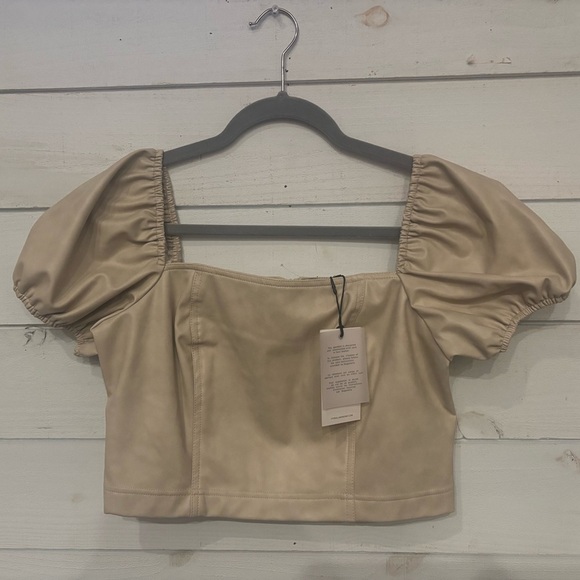 7 For All Mankind NWT Faux
Leather Crop Top Size Medium - Picture 5 of 16